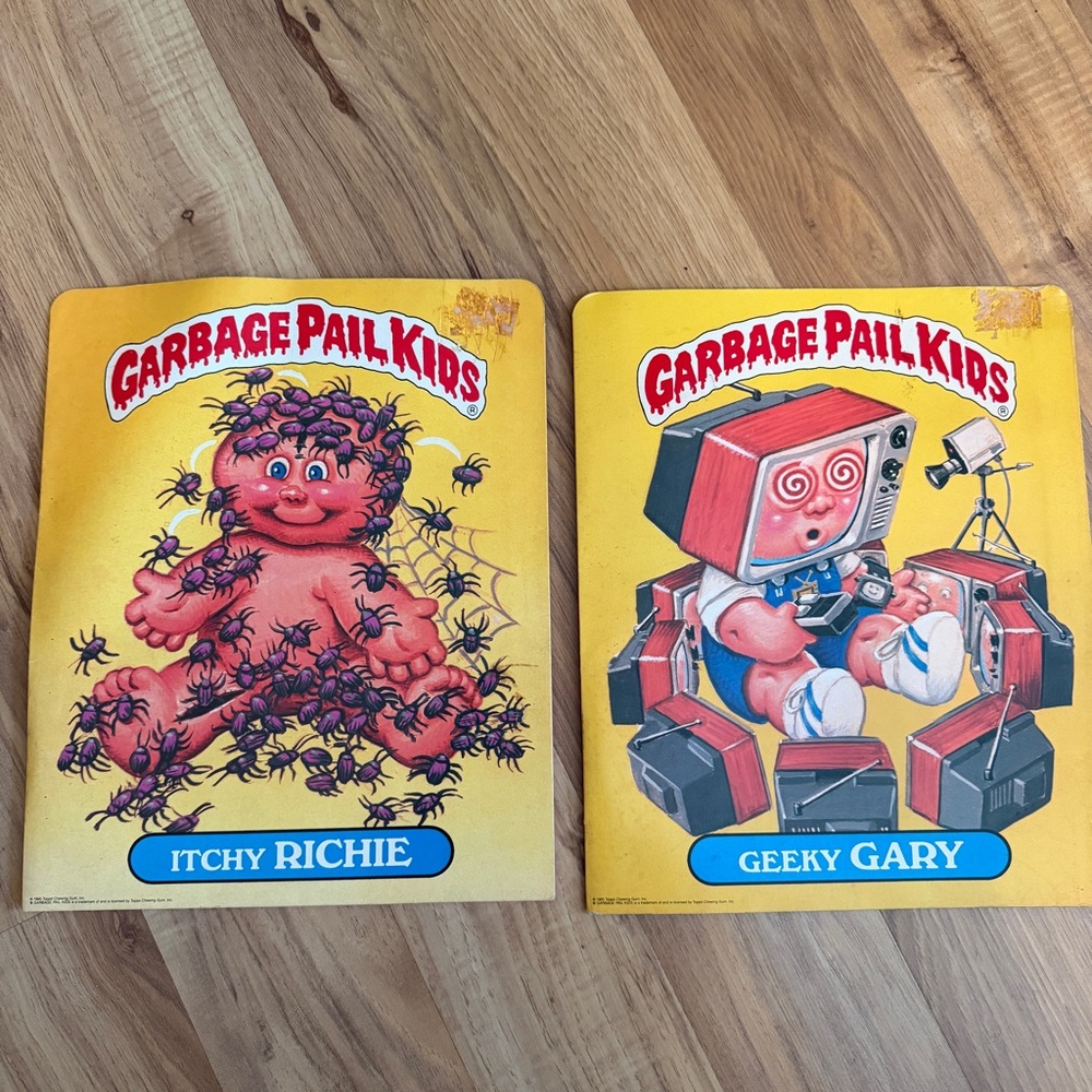 Set Of 2 Garbage Pail Kids School Folders “Itchy Richie” & “Geeky Gary” 2 Pocket